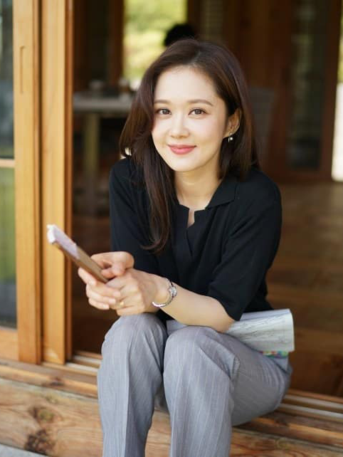 姐弟恋也无年龄差41岁张娜拉这样保持无龄感