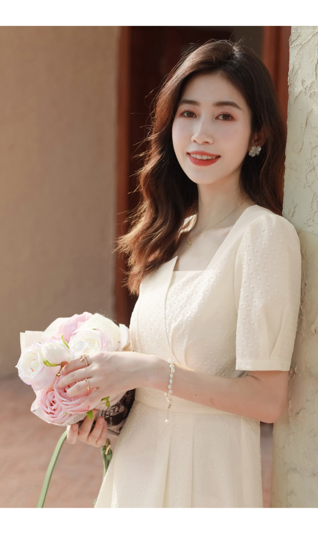 40岁的女人这样穿就很美一条连衣裙穿出气质感温柔优雅又洋气