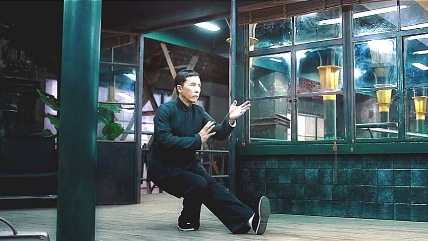 不是人人都可以挑战叶问蹲!尤其是腰椎间盘突出症患者要特别注意!_腾