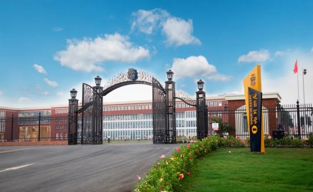 来看中山市迪茵公学高一招生简章