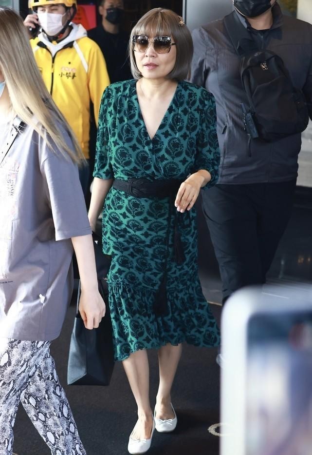 张蔷参加浪姐3正式回归,50多的人身材还这么好,难怪能引领潮流