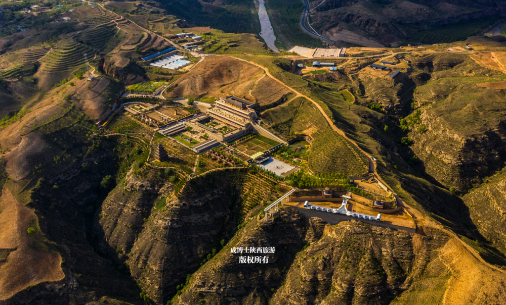 佳縣大美石窯沿黃公路特色驛站體驗黃土高原風情的旅遊度假地