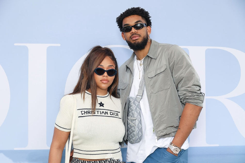 唐斯带女友逛巴黎!