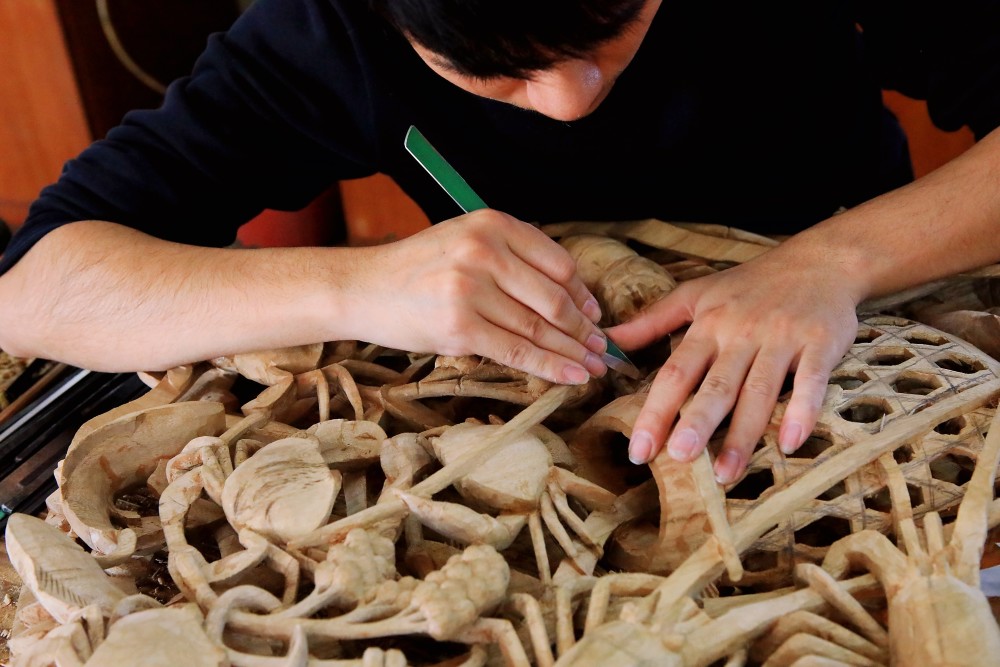 潮州木雕等传统工艺要走进人们的高品质生活 - 传统工艺木雕 - 实验室