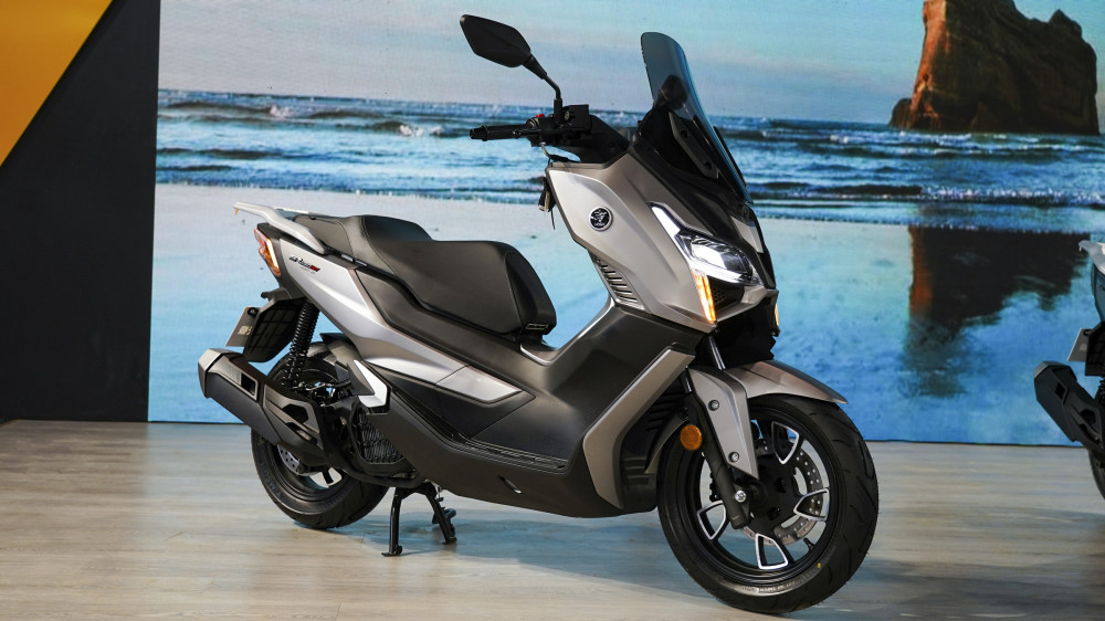 国产150踏板"卷王"诞生!15980还有tcs,无极sr150gt要火!