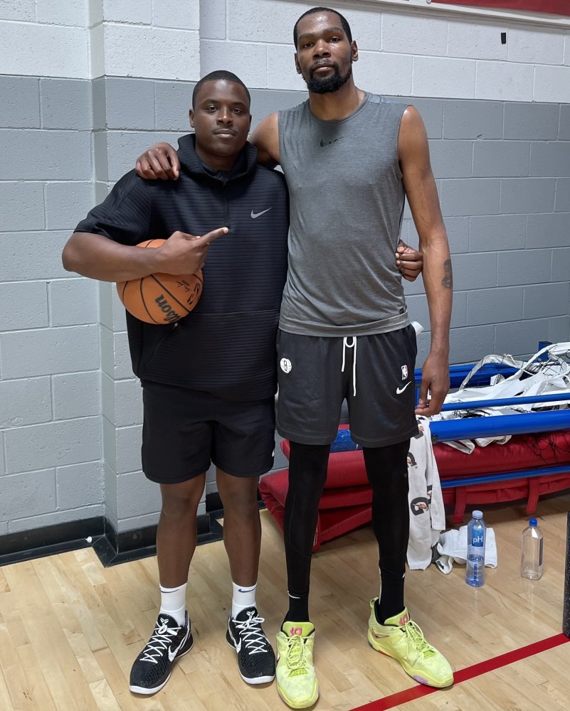 麦基身高2米13,体重122公斤,生涯至今已经先后为奇才,掘金,76人