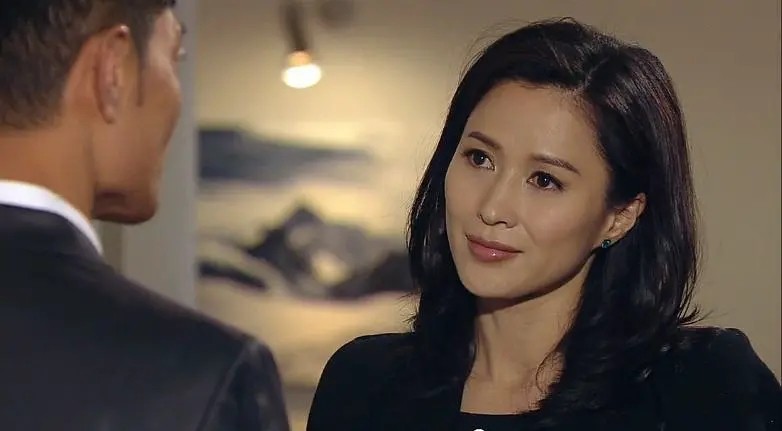 1994年,梁铮为跻身一线出演大尺度镜头,片中的李婉华惊为天人_腾讯