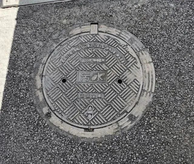 雨水井盖电力井盖路灯井盖通讯井盖燃气井盖井盖的危险井盖,真是一个