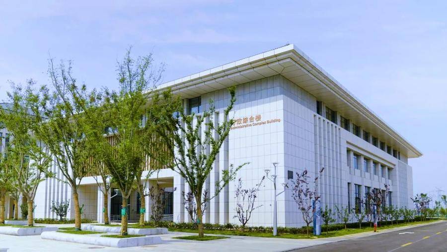 烟台一中幸福校区期待您与我们携手启航,共圆青春梦想!