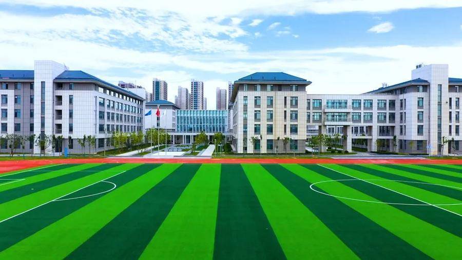 烟台一中幸福校区期待您与我们携手启航,共圆青春梦想!