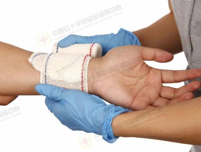 应急救护科普|现场包扎技术之绷带螺旋反折包扎-腾讯新闻