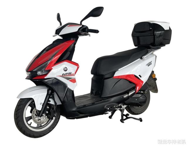 钱江qjmotor再推风冷125小踏板,动力和基本参数曝光
