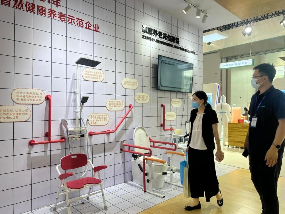 既有针对于"康"的康复医疗,老年慢性病预防与管理,中医健康与理疗