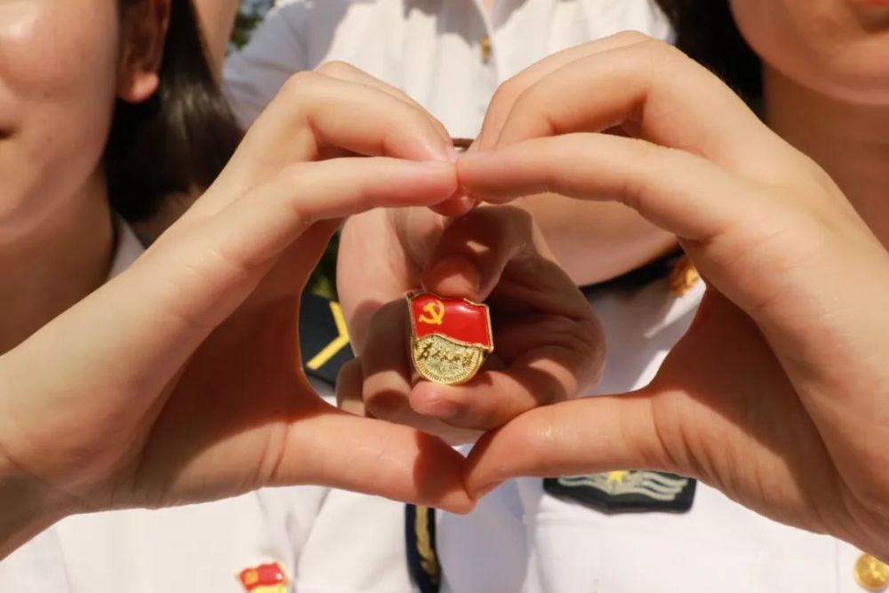 为党庆生|我与党旗合张影_腾讯新闻