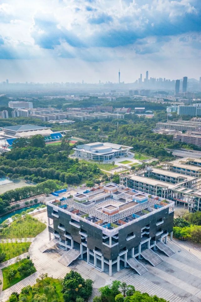 "列车即将到达,大学城北站."_腾讯新闻