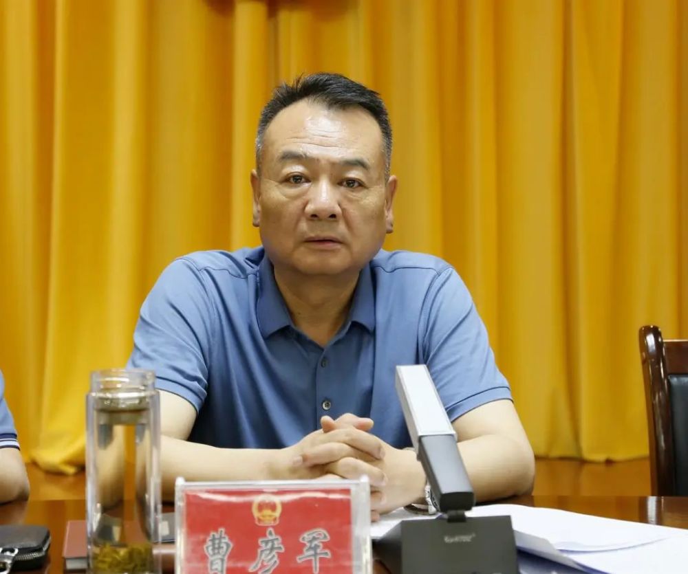 会议还依法任免了40名干部,任命李岩同志为县人民政府副县长;曹彦军为