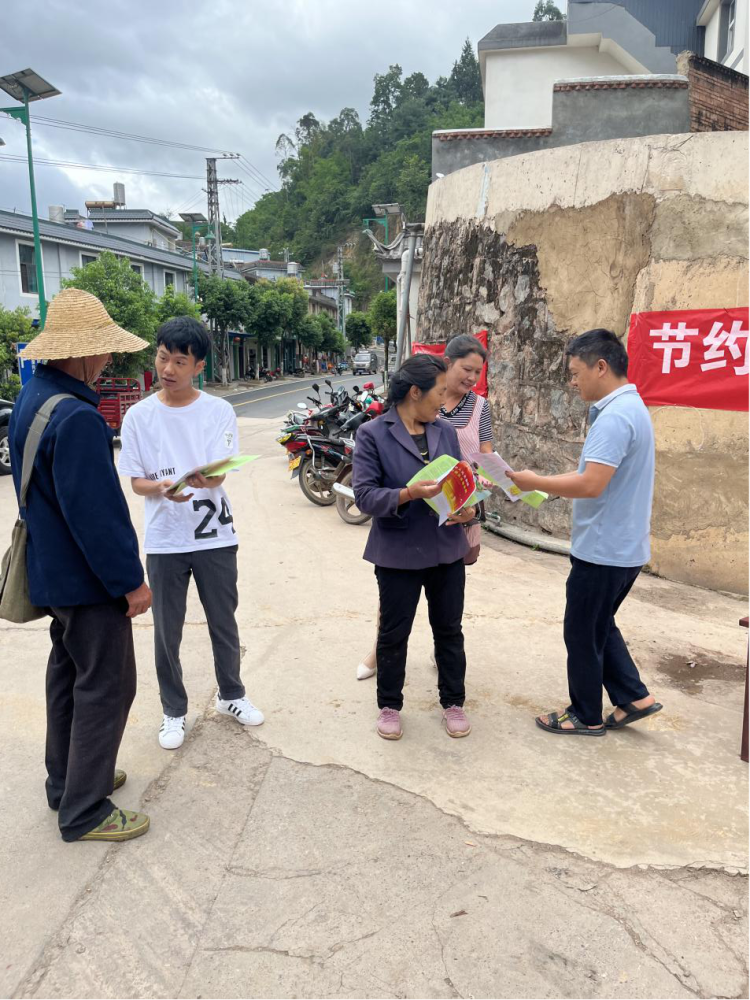 昌宁县耈街乡开展第32个625全国土地日宣传活动