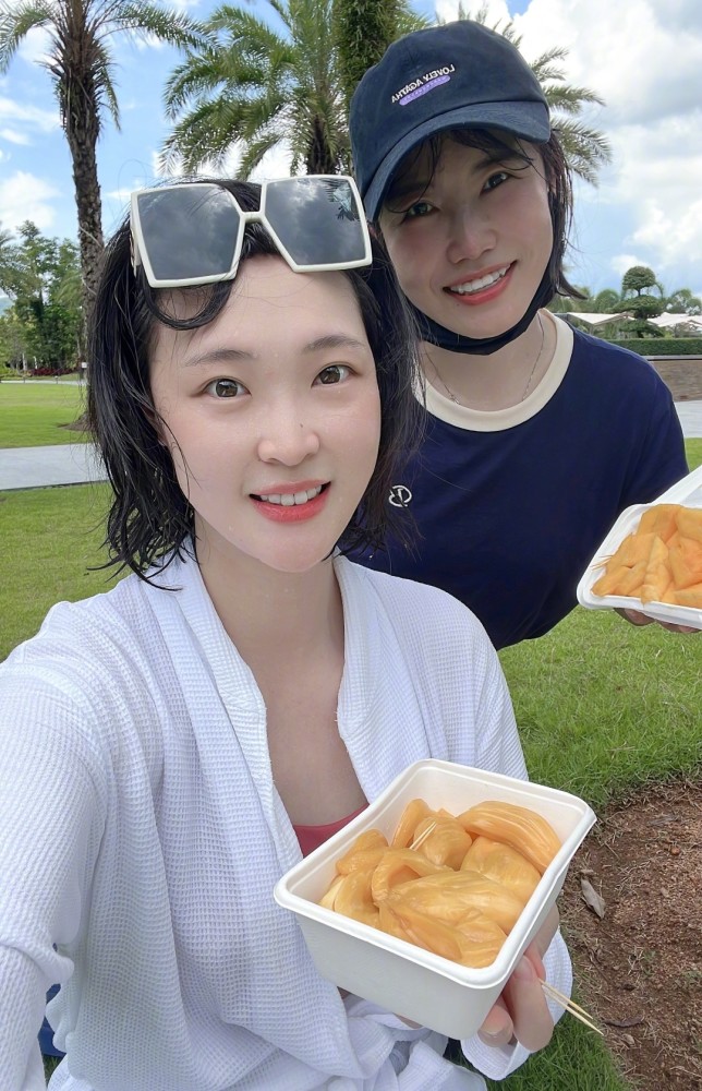 惠若琪海南度假,穿泳装尽显大长腿,生女后成功瘦身