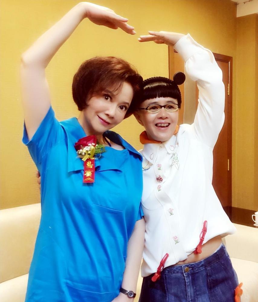 蔡明:年轻时丈夫包容我,人到中年时儿子宠我_腾讯新闻