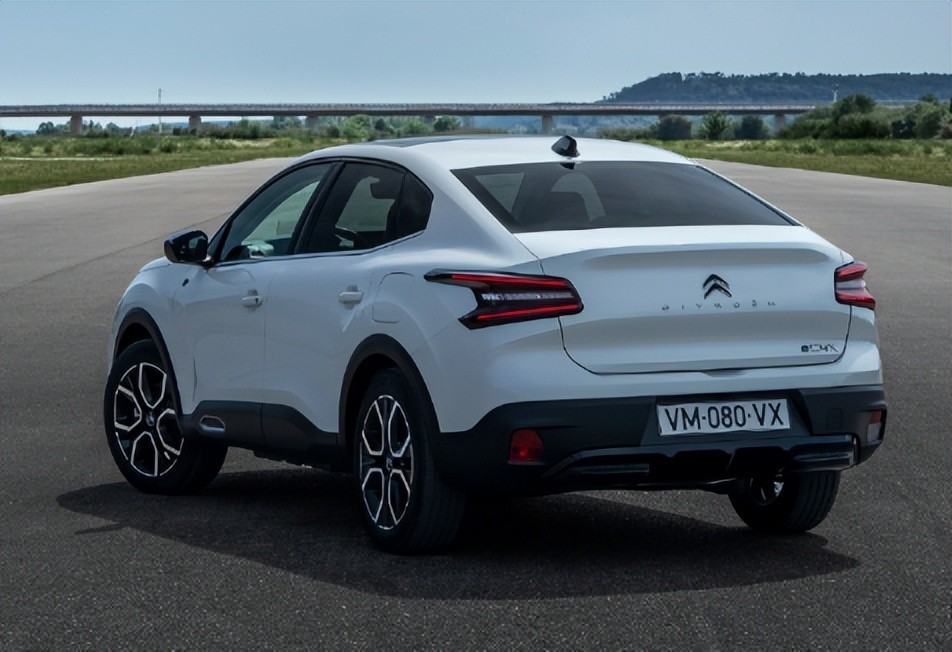 雪铁龙发布全新车型雪铁龙c4x