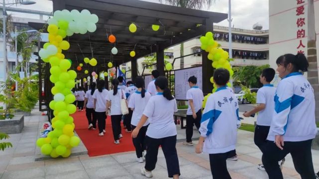 陵水民族中学举办2022届初中毕业典礼