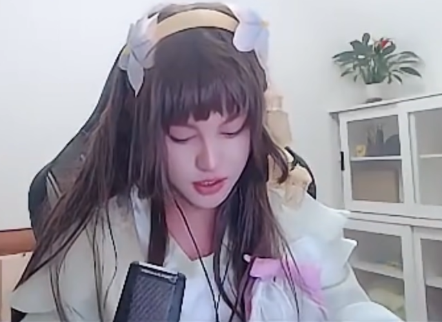 之前也有过多次女装的片段出来,尤其是北慕和赖神打赌输了cos娜可露露