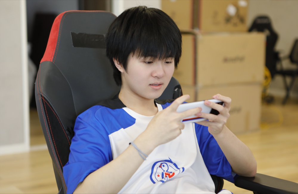 lgd大鹅总算是"开窍"了!玩家:江城的表现太亮眼了_腾讯新闻
