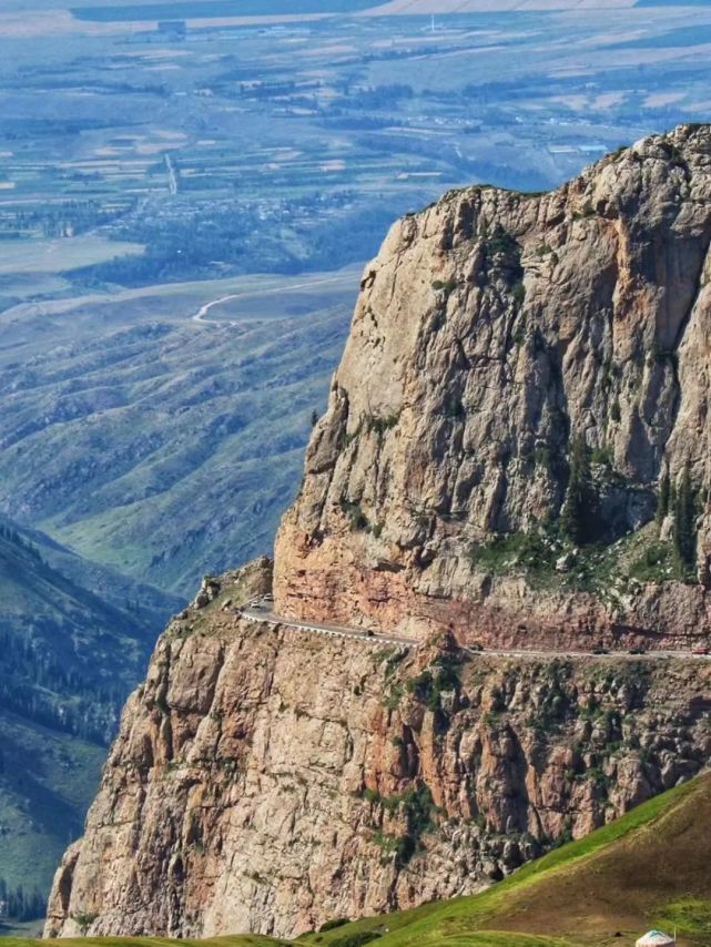 同时,拥有"袖珍版独库"之称的伊昭公路图@tutu旅行金黄色的