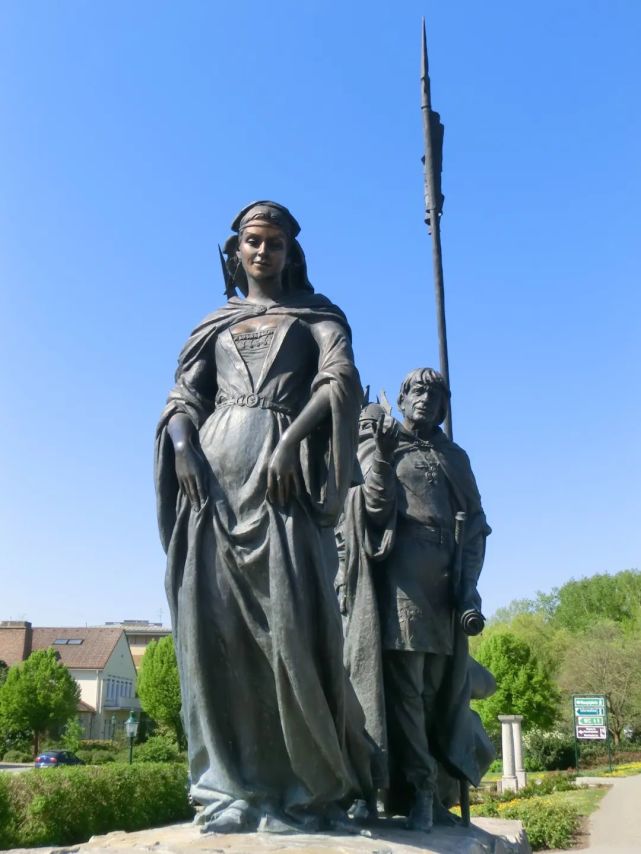 话说强大的匈奴王艾柴尔急欲续弦,派遣方伯吕狄格前往勃艮第国向孀居