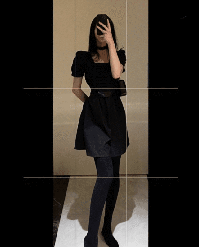 小s二女儿分享自拍,穿背心秀直角肩气质温婉,被赞像泰国版杉菜_腾讯