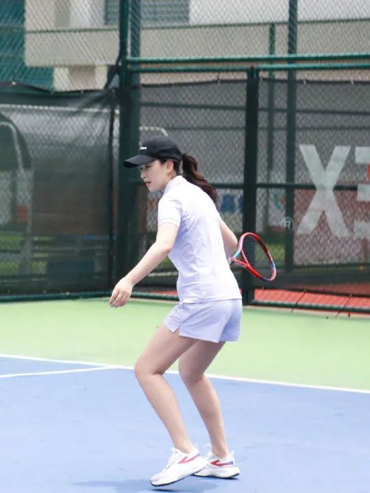 为了穿这条网球裙，我去报名了网球课新东方考研政治徐涛