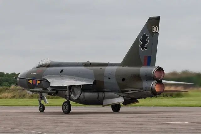 闪电战斗机闪电战机作为英国唯一自研的2倍音速战斗机,虽然和其他部分