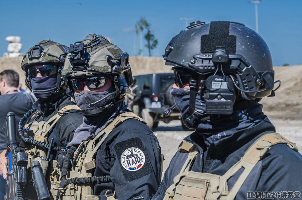 巴黎军警防务展览会 法国两支顶级反恐部队现场表演 解读酷炫装备
