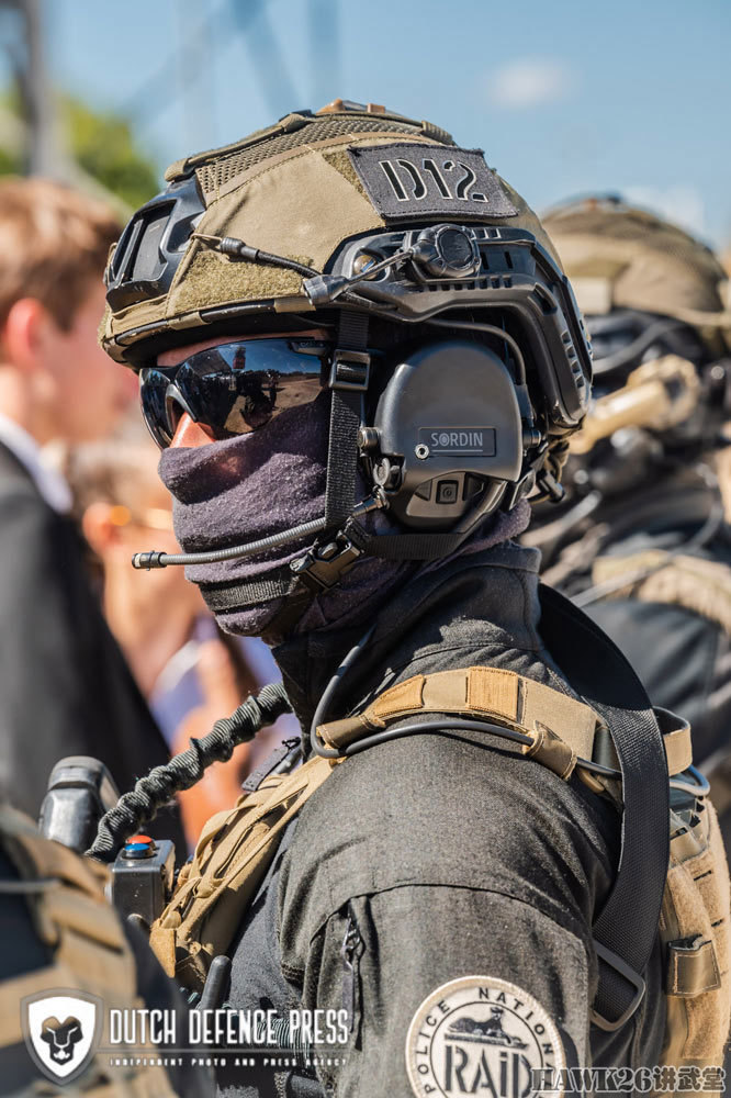 巴黎军警防务展览会 法国两支顶级反恐部队现场表演 解读酷炫装备