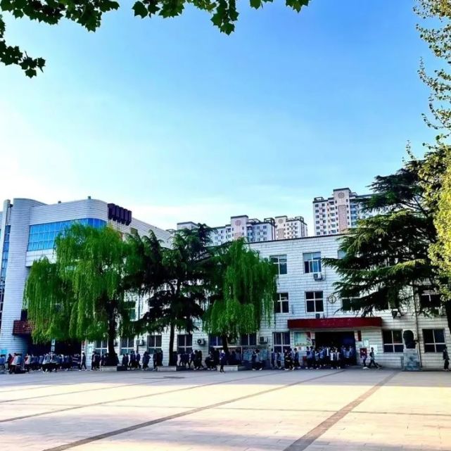 五中掠影▼邢台市第五中学始建于1959年,是一所集初中,高中,艺体教育
