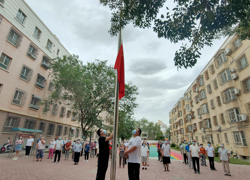 刘彦红 摄奎屯市人民法院组织全体干警举行"庆七一"升国旗仪式暨