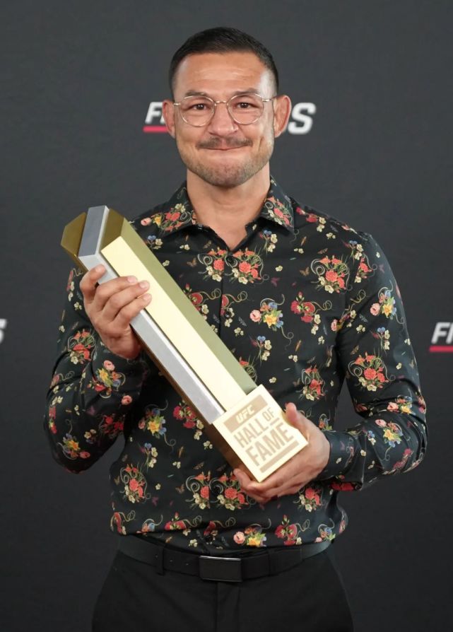 哈比布科米尔今日正式进入ufc名人堂