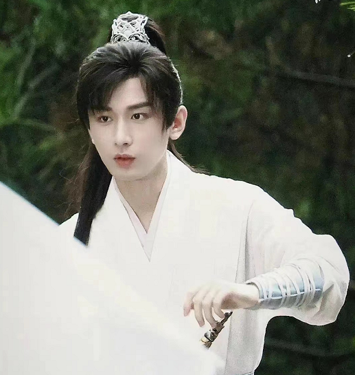 成毅莲花楼李相夷造型曝光白衣白马侠客行红衣劲装好帅