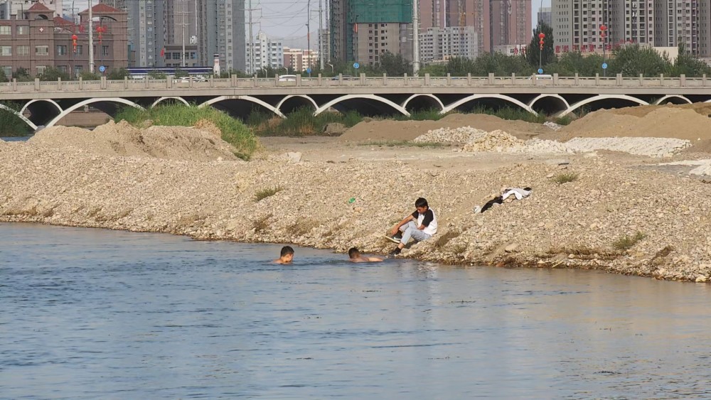 高温袭来警惕野泳溺水事件发生