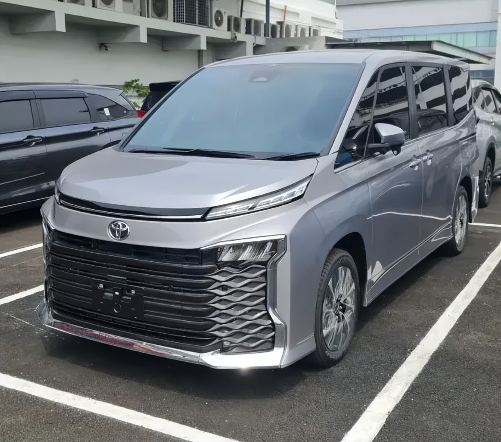 丰田voxy即将到港,全系进口,终端或不超20万,能成行业标杆?插图