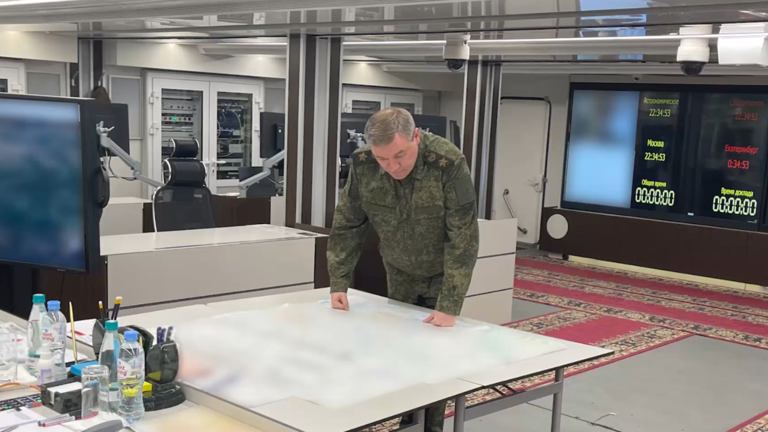 俄媒：俄国防部证实，俄军总参谋长视察在乌俄军队
