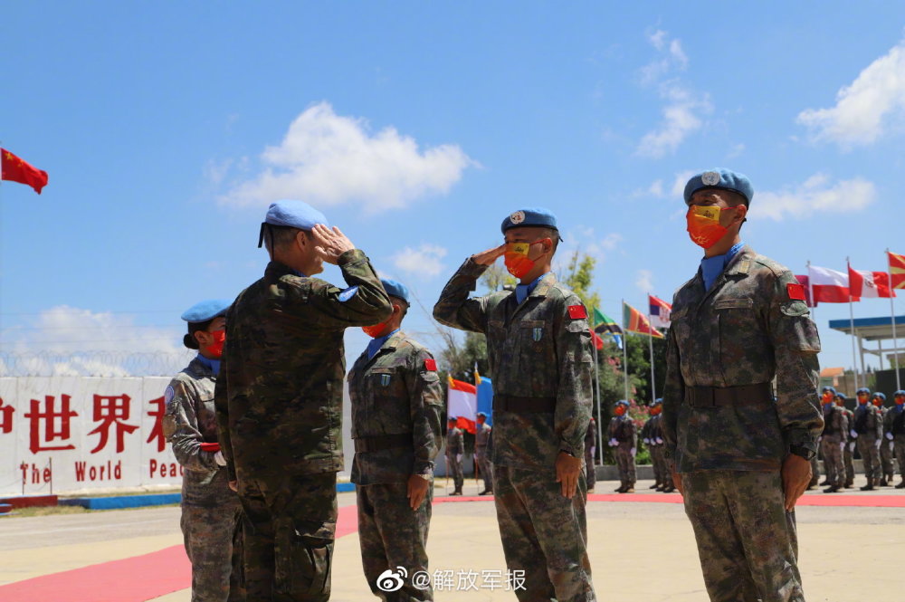 现场照片！410名中国维和官兵被授予联合国和平勋章