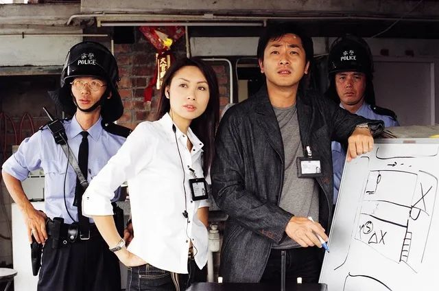 以至于我们听到「西九龙重案组」最先联想到的词汇不是sir而是madam