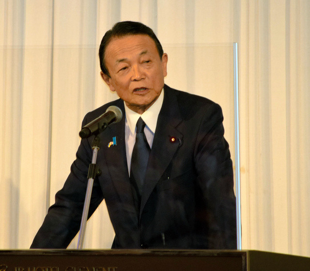 自民党副总裁麻生太郎不关心政治还能活得好好的国家是好国家的言论引
