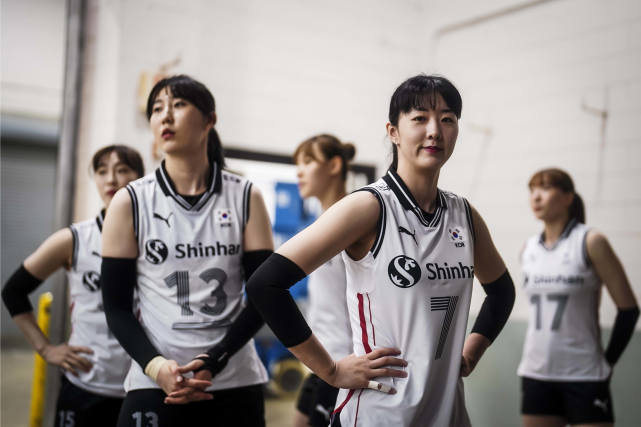 韩国女排主攻朴贞雅和姜素辉