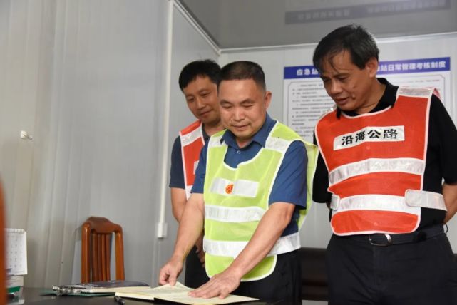 自治区公路发展中心党委副书记,纪委书记黄辛到北海检查指导防汛防