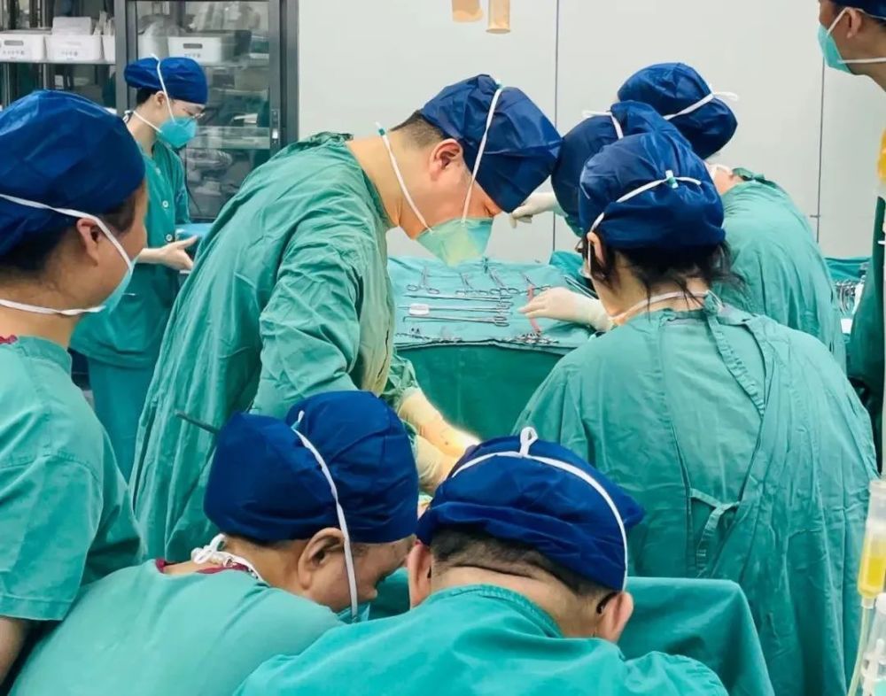 "据陆维祺介绍,目前,手术是腹膜后肿瘤最有效的治疗方式.