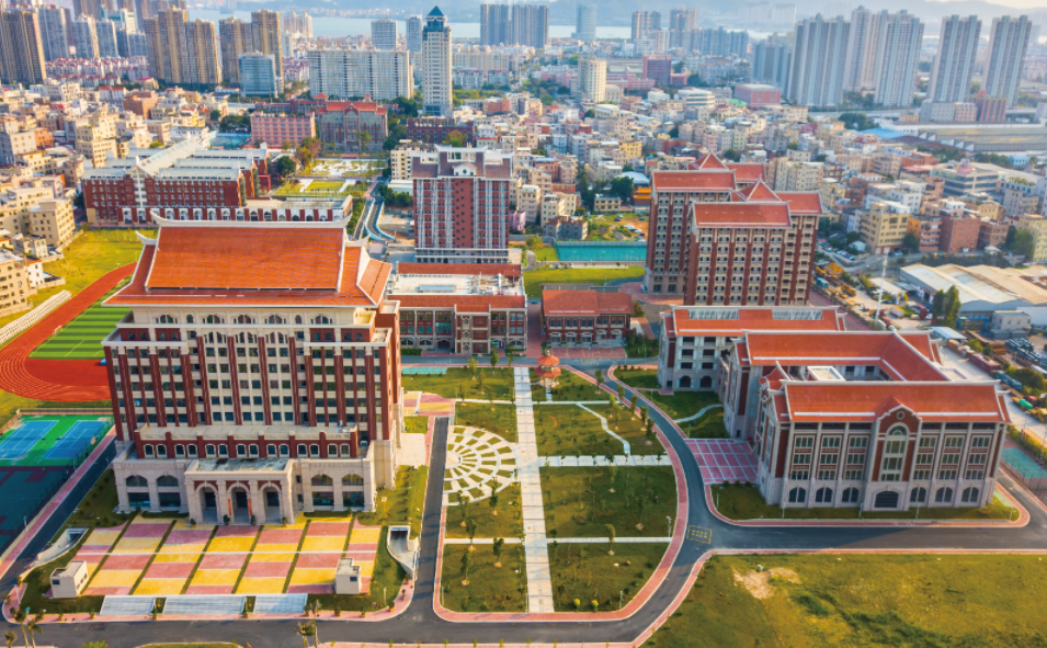 不过,集美工业学校校长陶顺生说,从来都没有无缘无故的"黑马".