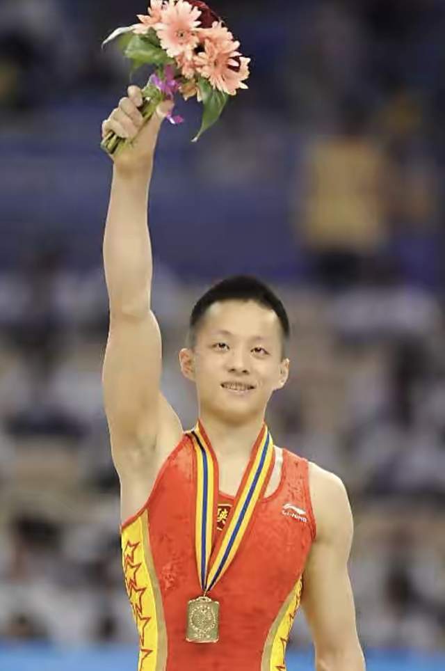 体操世界冠军张宏涛晒私密照在浴室里没穿衣服发文澄清引争议