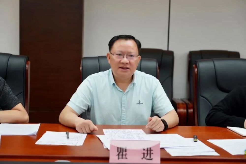 7月3日上午,区委副书记,区长瞿进主持召开全区耕地